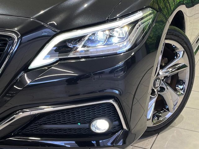 CROWN sedan hybrid 4WD