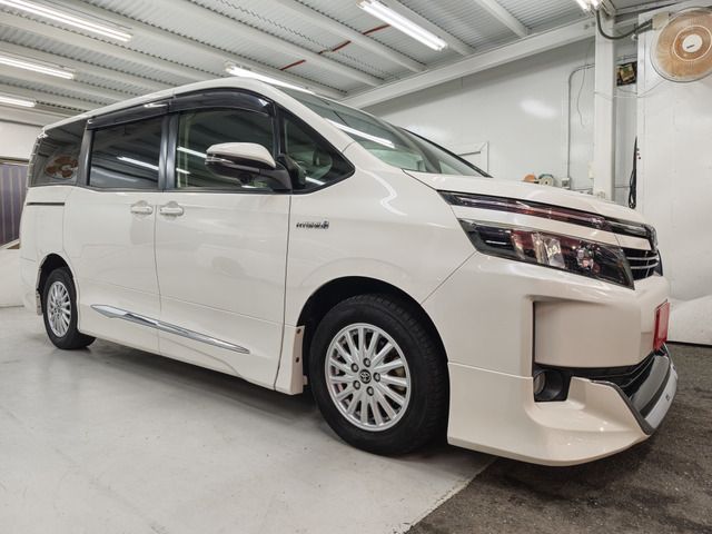 VOXY HYBRID