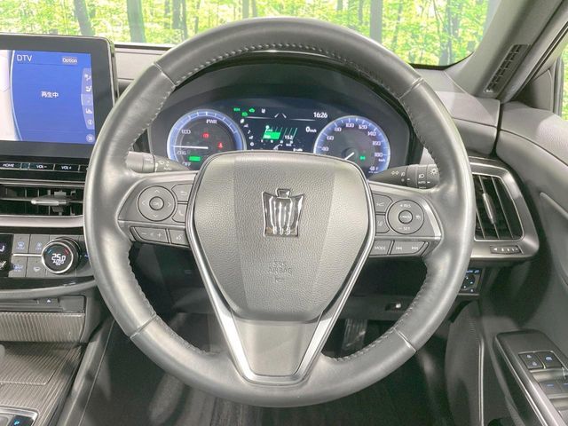 CROWN sedan hybrid 4WD