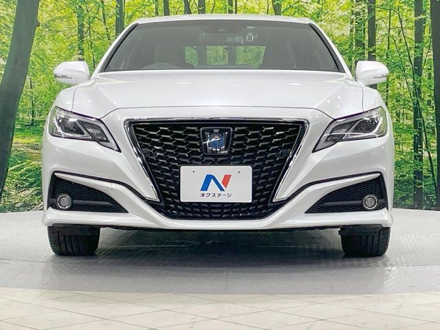 CROWN sedan hybrid 4WD