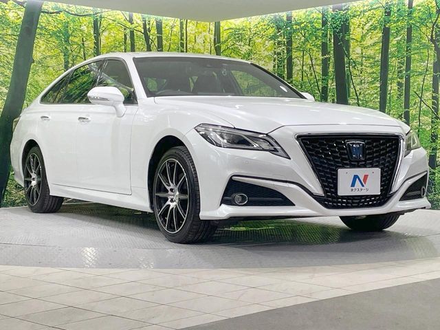 CROWN sedan hybrid 4WD