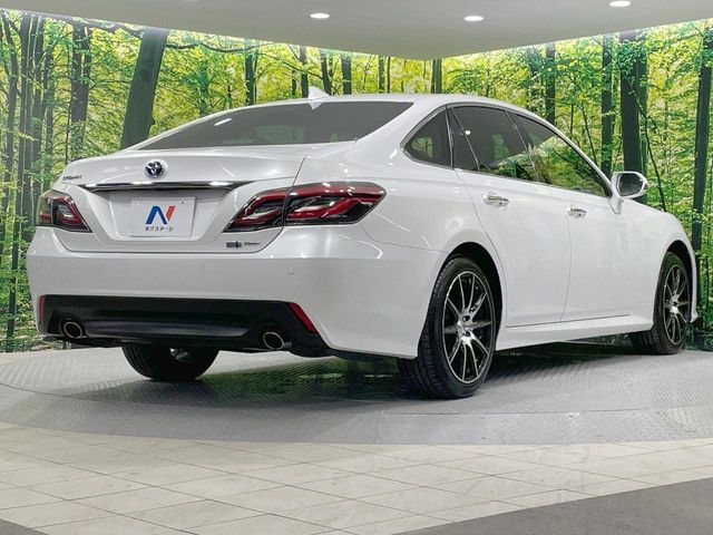 CROWN sedan hybrid 4WD