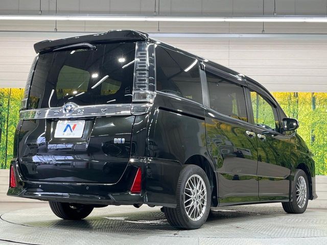 VOXY HYBRID