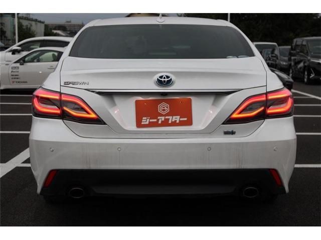 CROWN sedan hybrid