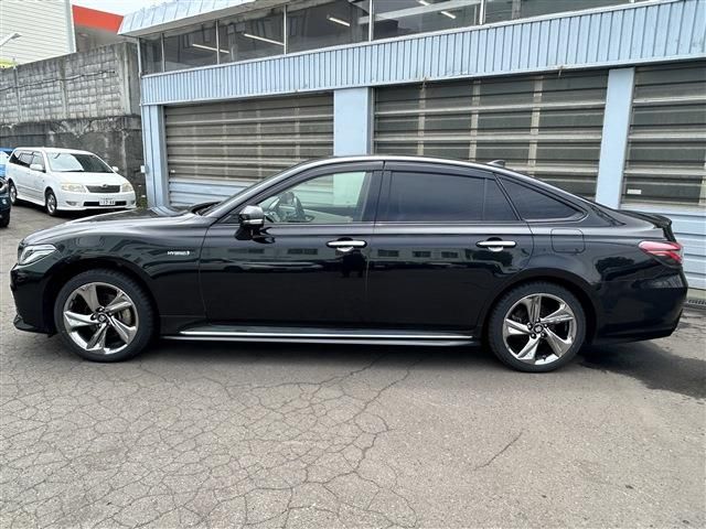 CROWN sedan hybrid 4WD