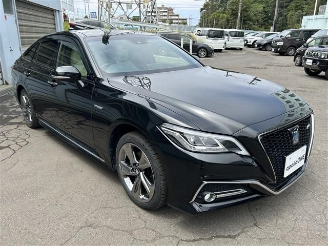 CROWN sedan hybrid 4WD