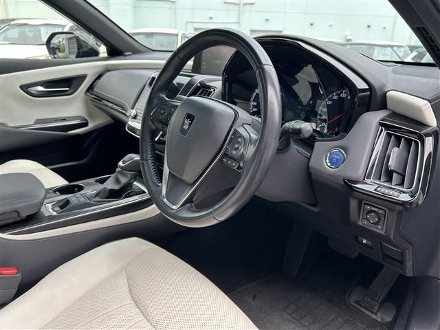 CROWN sedan hybrid 4WD
