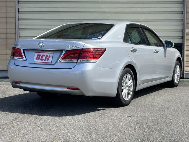 CROWN sedan