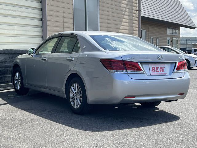 CROWN sedan