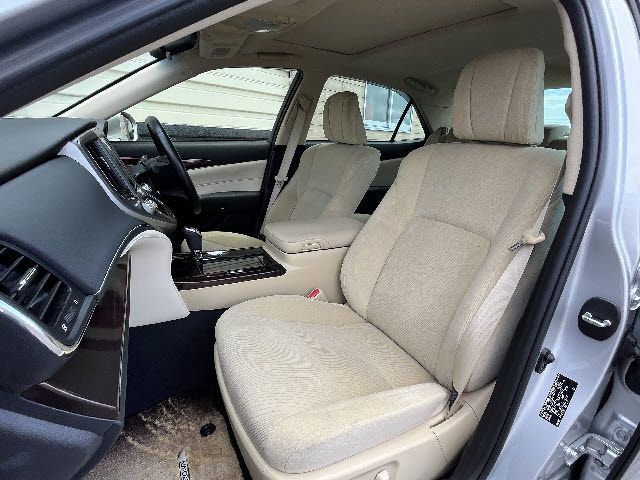 CROWN sedan