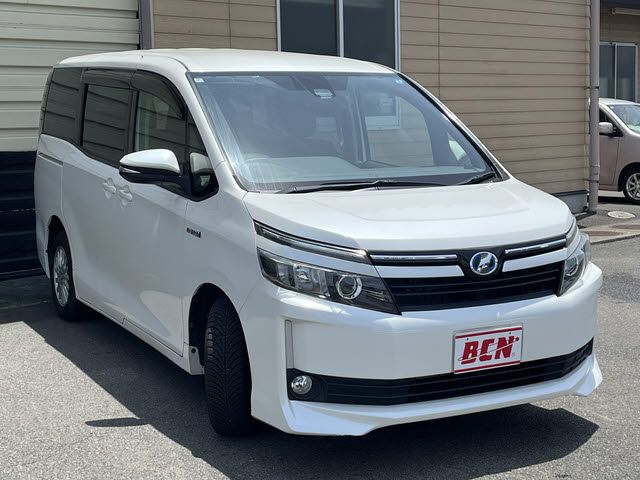 VOXY HYBRID