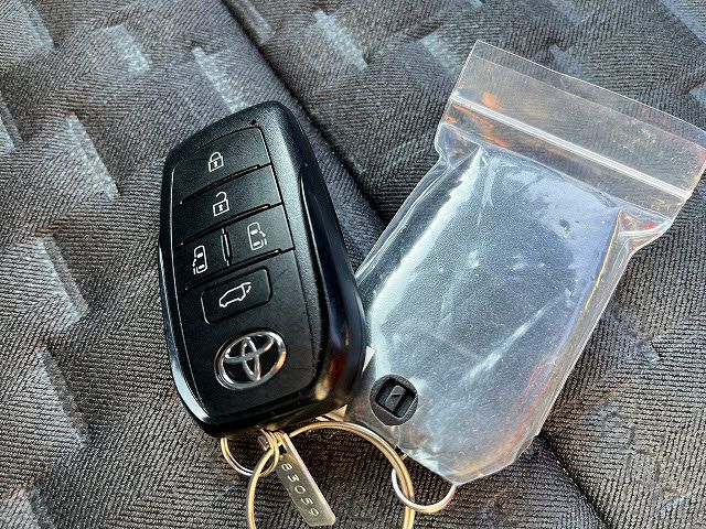 VOXY HYBRID
