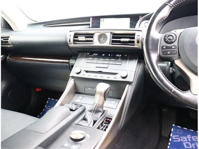 LEXUS IS300h