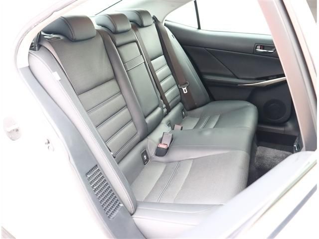 LEXUS IS300h
