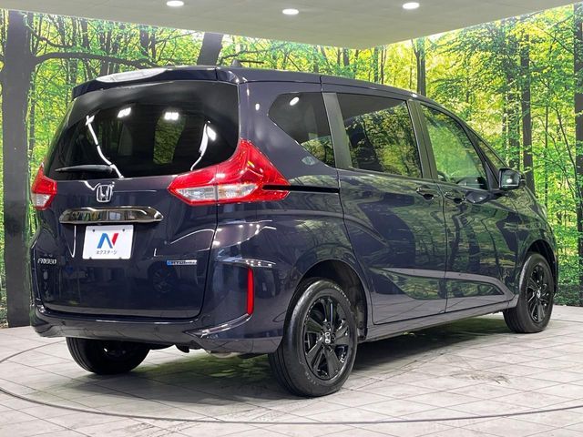 FREED HYBRID 4WD
