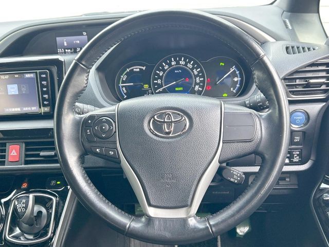 VOXY HYBRID