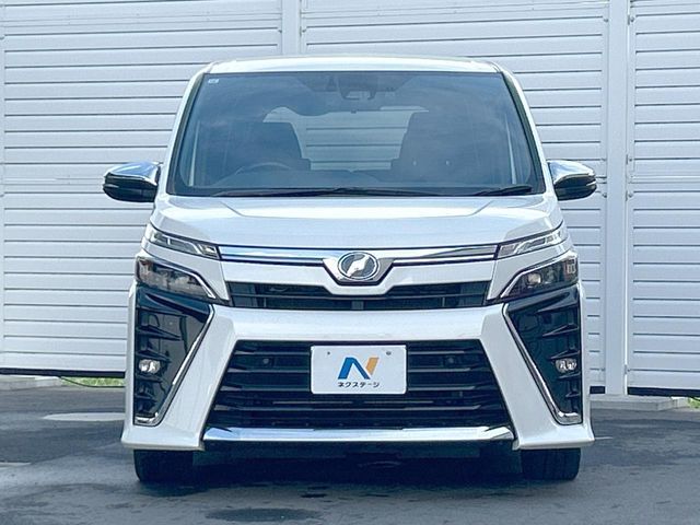 VOXY HYBRID