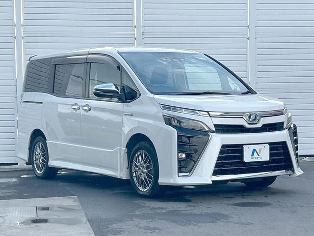 VOXY HYBRID