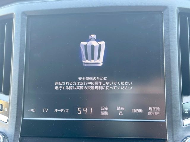 CROWN sedan hybrid