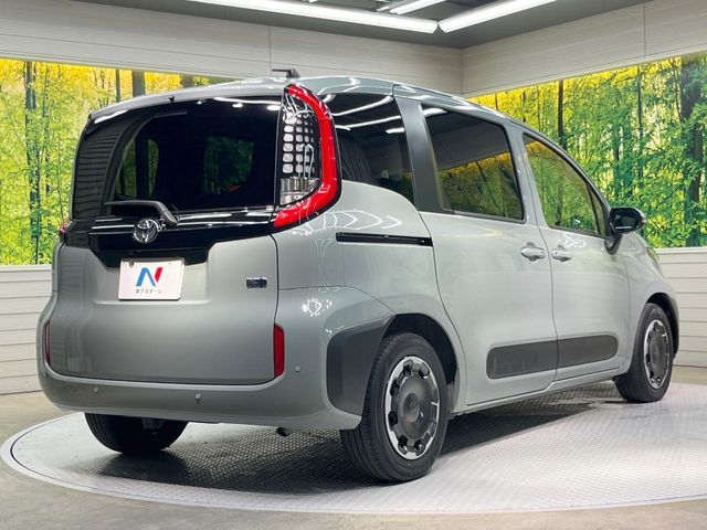 SIENTA HYBRID
