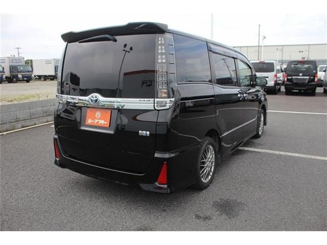 VOXY HYBRID