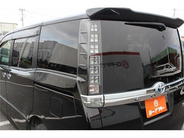 VOXY HYBRID