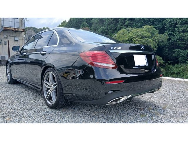 MERCEDES BENZ E class sedan