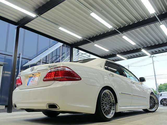 CROWN sedan