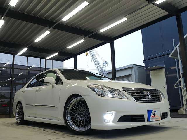 CROWN sedan