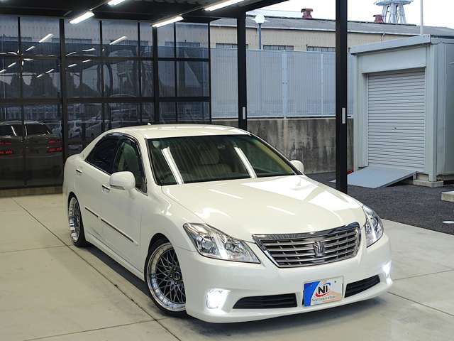 CROWN sedan