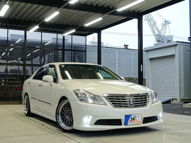 CROWN sedan
