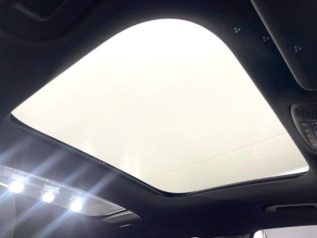 MERCEDES BENZ GLB