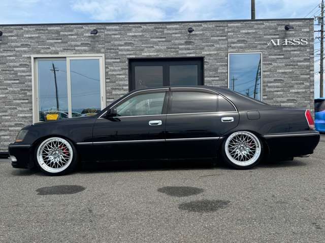 CROWN MAJESTA