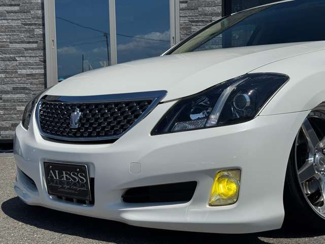 CROWN sedan