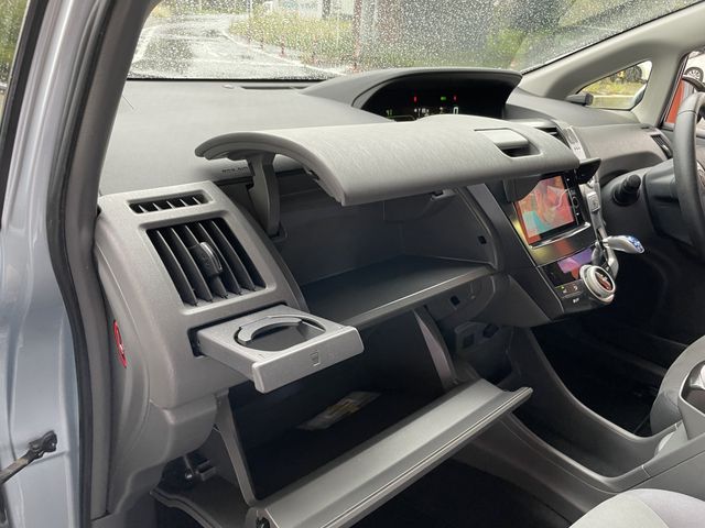 PRIUS Alpha