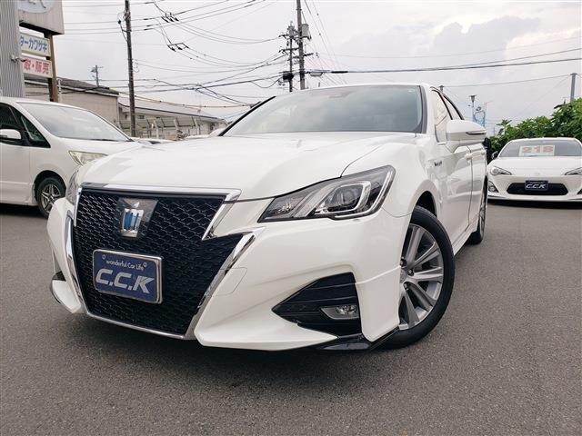 CROWN sedan hybrid