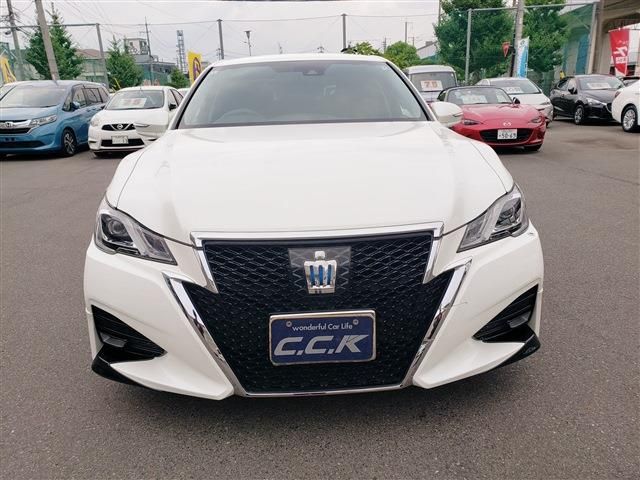 CROWN sedan hybrid