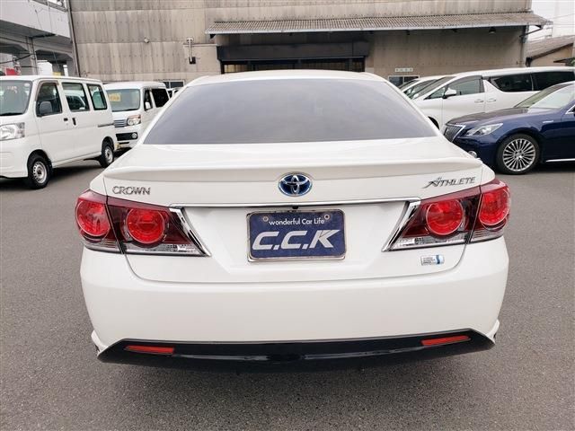 CROWN sedan hybrid
