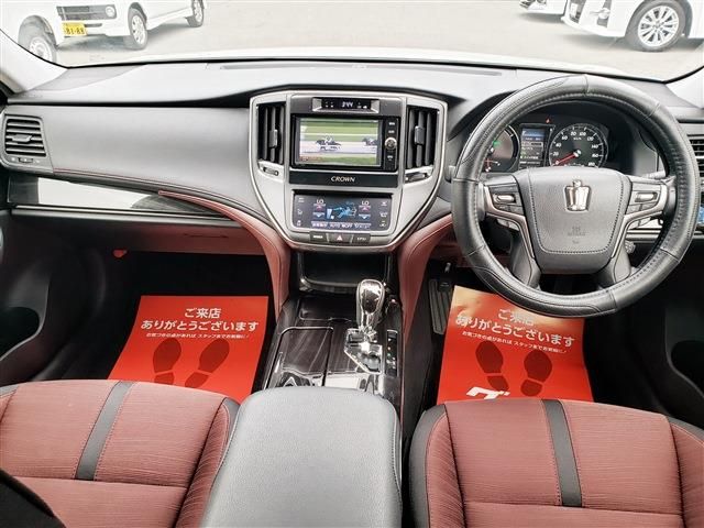 CROWN sedan hybrid