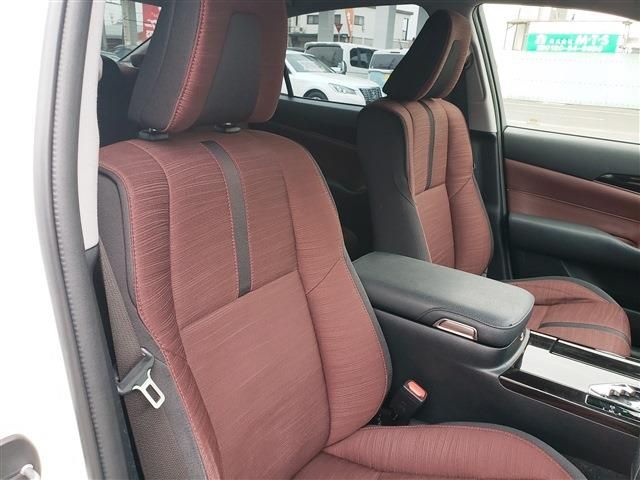 CROWN sedan hybrid