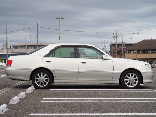 CROWN sedan