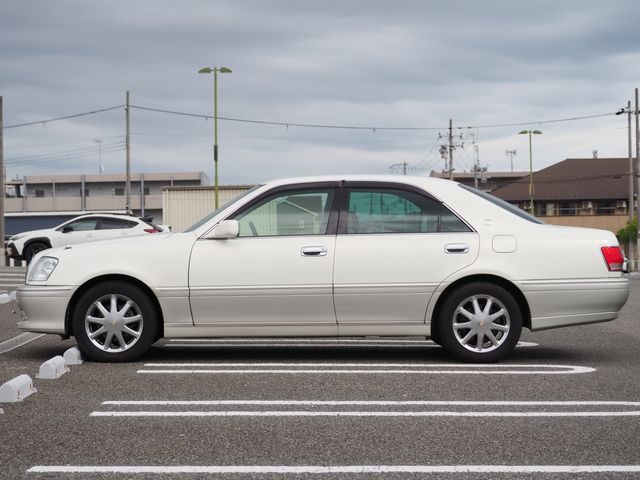 CROWN sedan