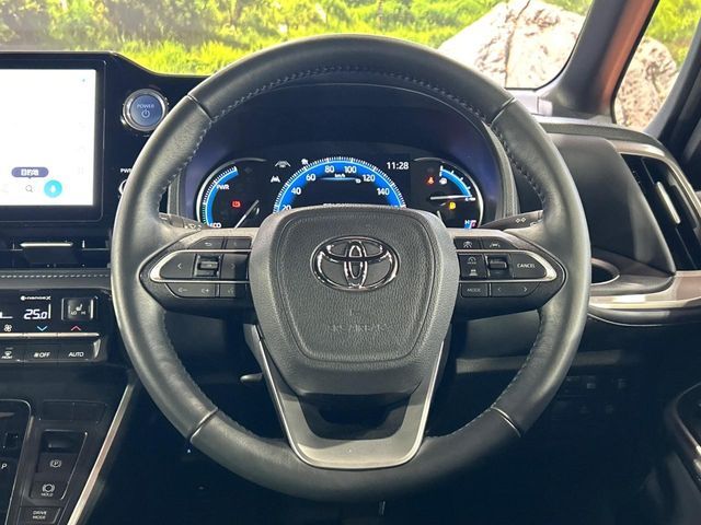 VOXY HYBRID