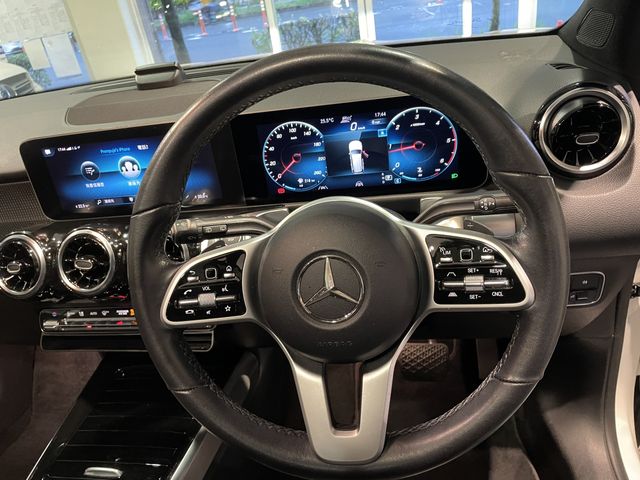 MERCEDES BENZ GLB