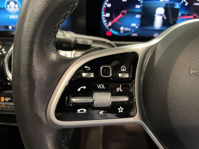 MERCEDES BENZ GLB