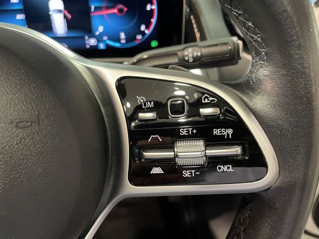 MERCEDES BENZ GLB