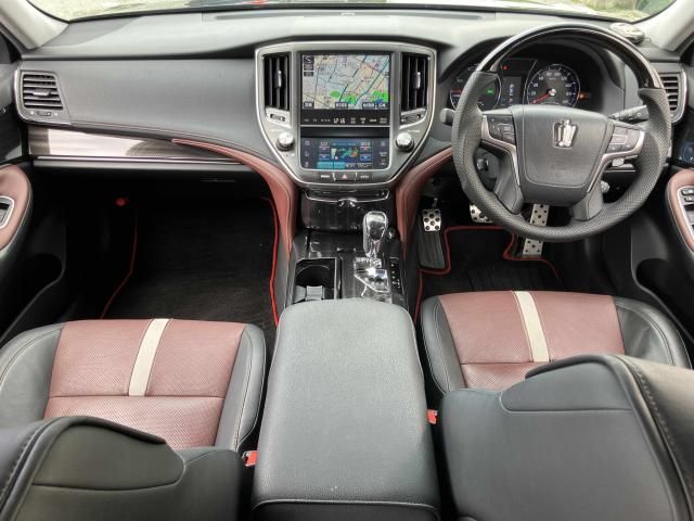 CROWN sedan hybrid