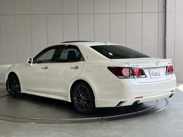 CROWN sedan