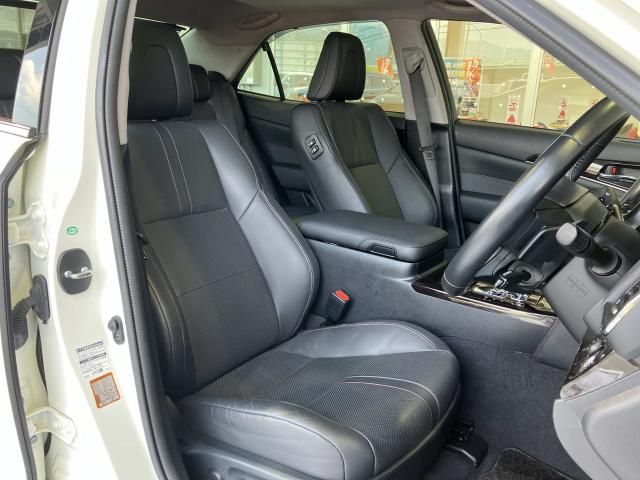 CROWN sedan