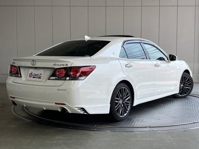 CROWN sedan